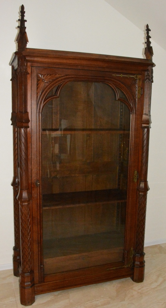 Starožitná gotická skříň - vitrína - Dub masiv