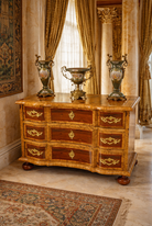 Zámecká šuplíková komoda zdobená bronzem - krásná