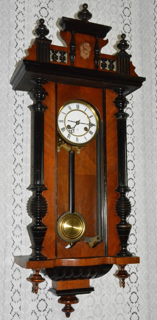 Starožitné řezbované hodiny Junghans r1900