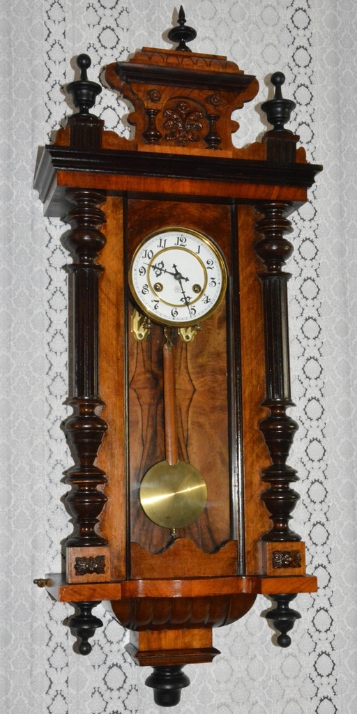 Starožitné řezbované hodiny Junghans r1910