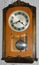 Starožitné skříňové hodiny Mauthe r1930