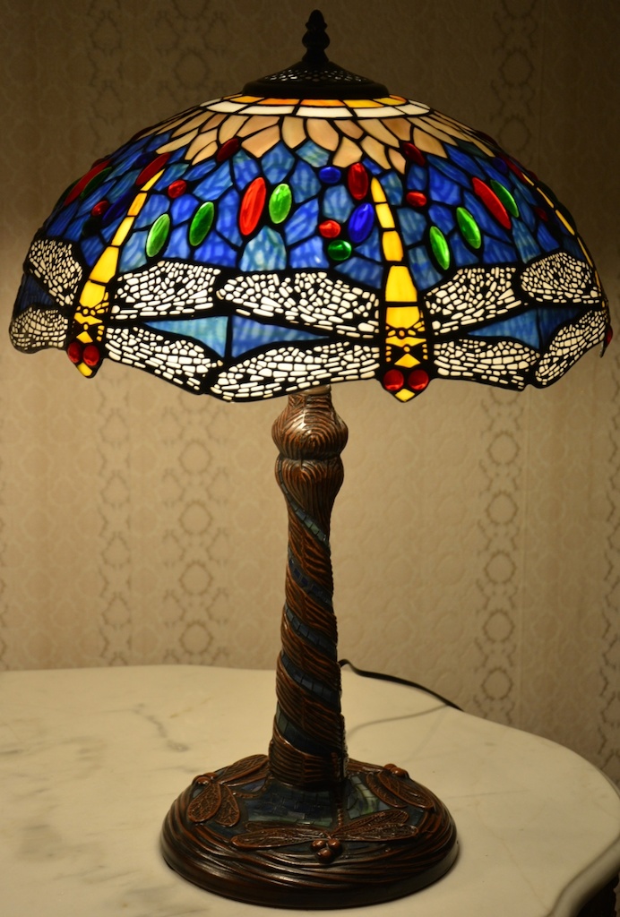 Tiffany lampa s vážkami