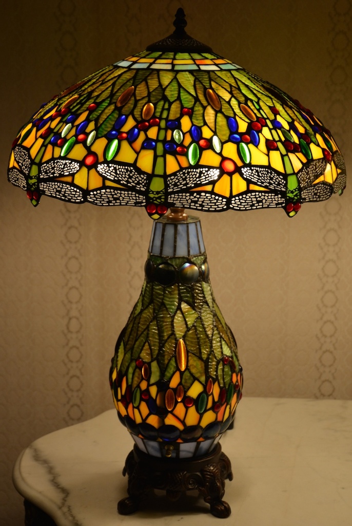 Tiffany lampa s vážkami - svítící podstavec