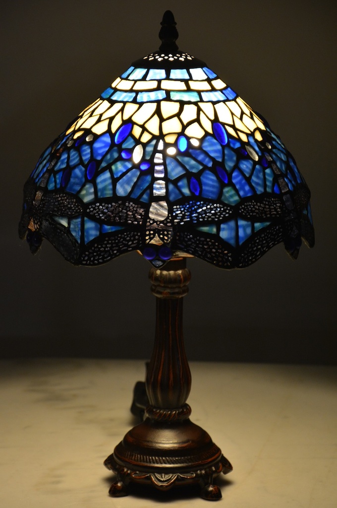 Tiffany lampa s vážkami