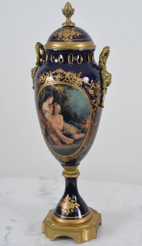 Zámecká porcelánová váza - ručně zdobená