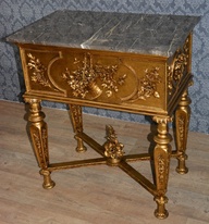 Zámecký stolek s mramorovou deskou-krásně zdobený